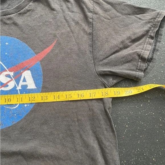 NASA T Shirt Mens Medium Dark Gray Blue Red. Preowned Loved T-Shirt Some Fading - Picture 4 of 7